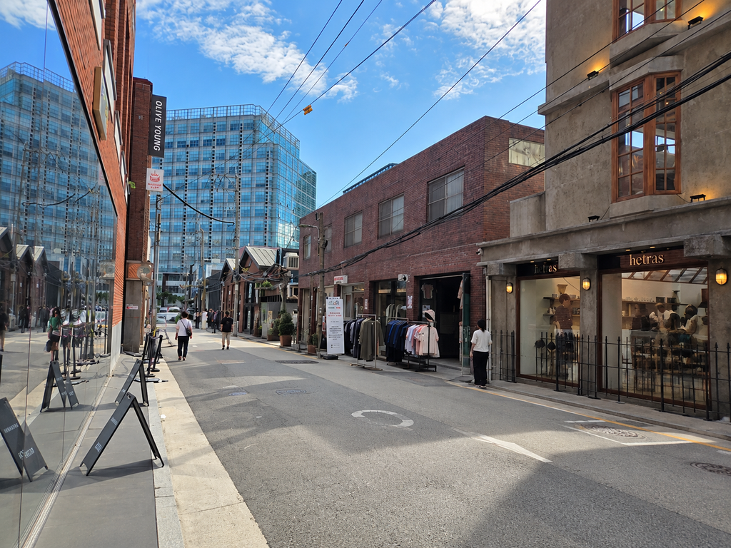 Fashion stores cafes and pop-ups in Seongsu Seoul