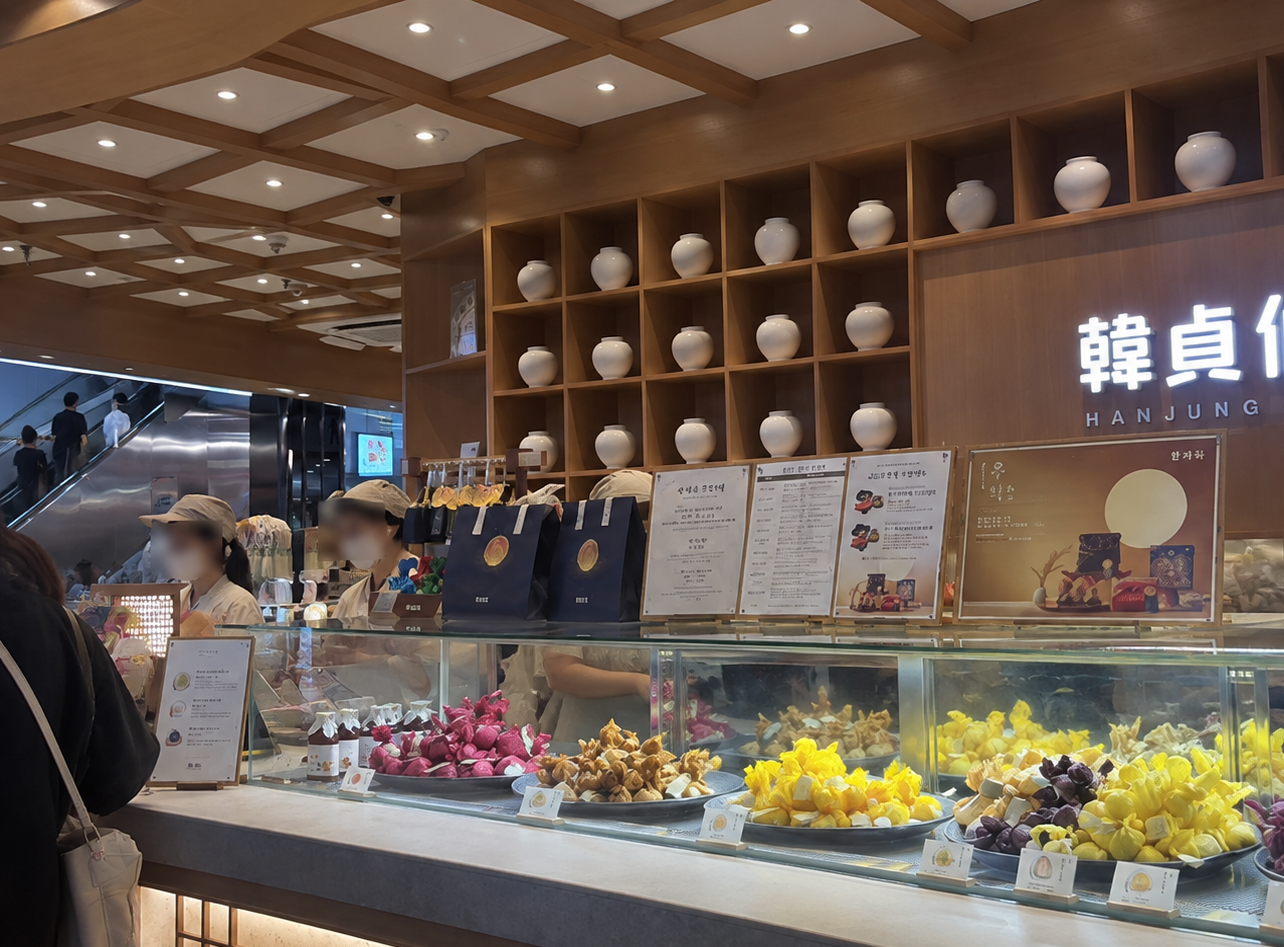 Hanjeongseon Nok rice cake dessert at Seoul Station