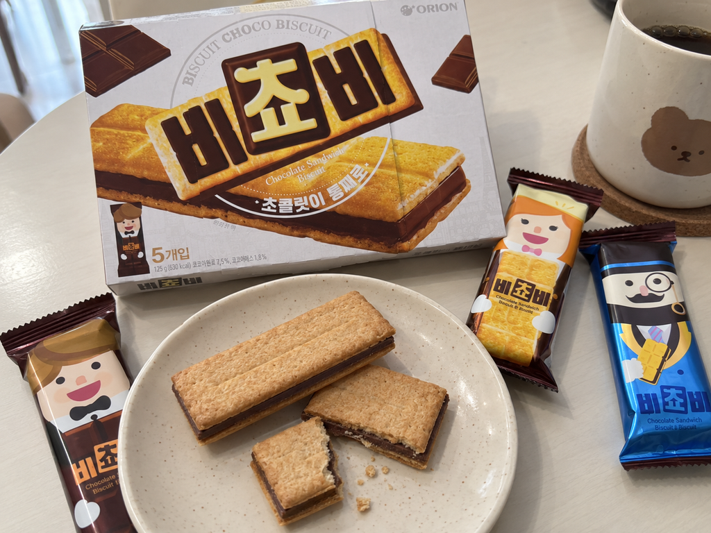 The individually wrapped pieces make Bichobi one of the easiest Korean snack gifts to share.