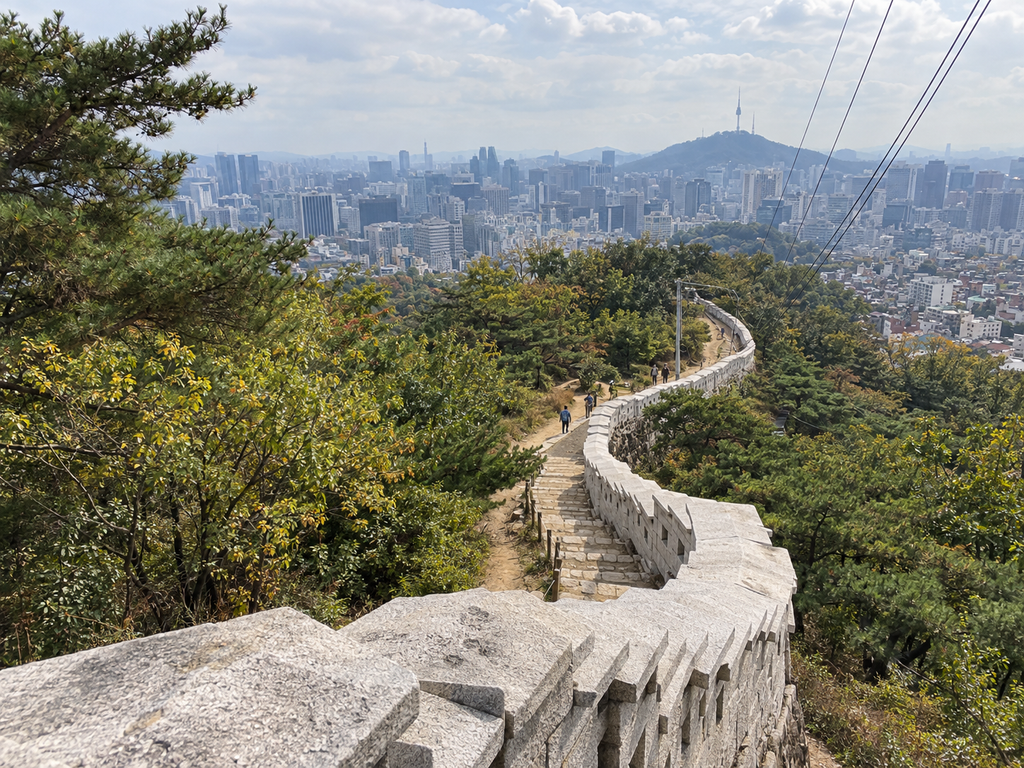 Inwangsan hiking trail overlooking central Seoul, one of the best easy hikes in Seoul